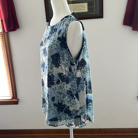 New direction, women’s sleeveless blouse lined. New with tags. Light/Dark Blue. - Picture 7 of 11